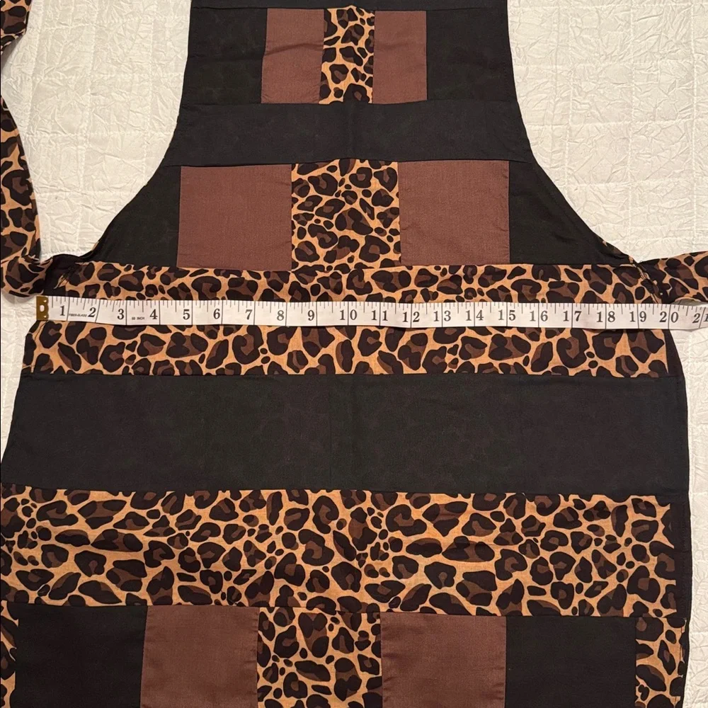 Handmade Apron. Very cute. Photos of front and Back.